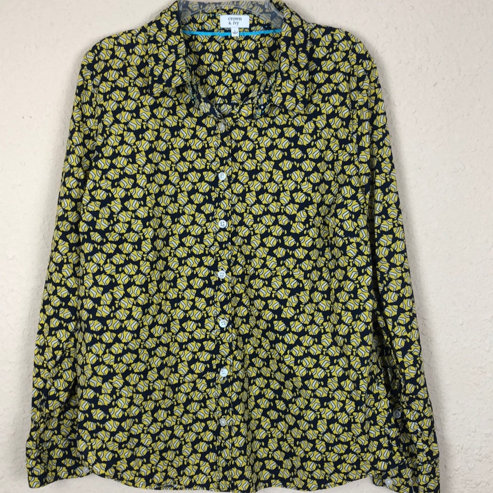 Crown & Ivy long sleeve button down top